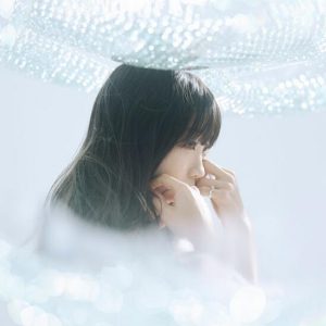 Aimer【遥か】歌詞の意味を考察！遠い記憶の中で煌めく光 | 歌詞の意味を考察メディア｜カシヨミ